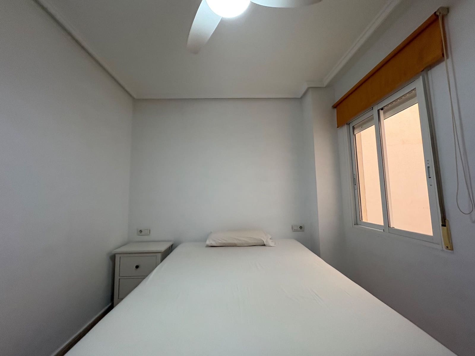 2 quarto Apartamento para arrendar em Torrevieja com piscina - 850 € (Ref: 10057951)