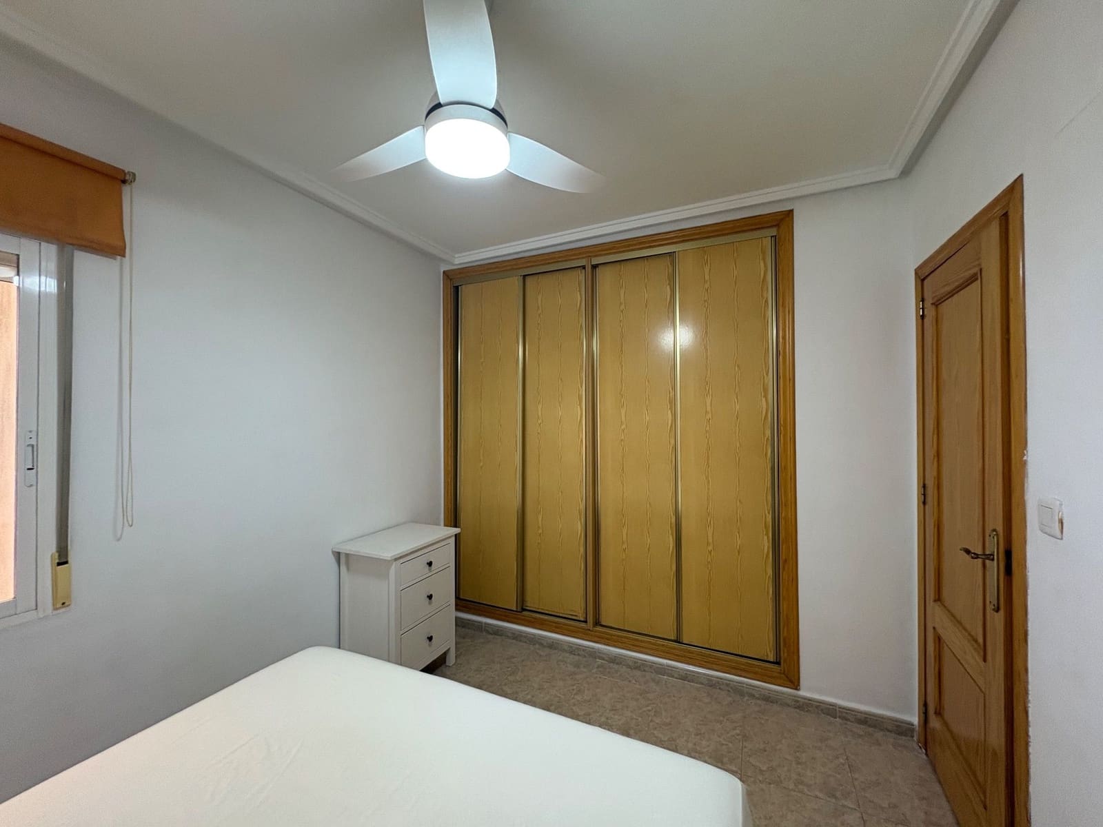 2 quarto Apartamento para arrendar em Torrevieja com piscina - 850 € (Ref: 10057951)