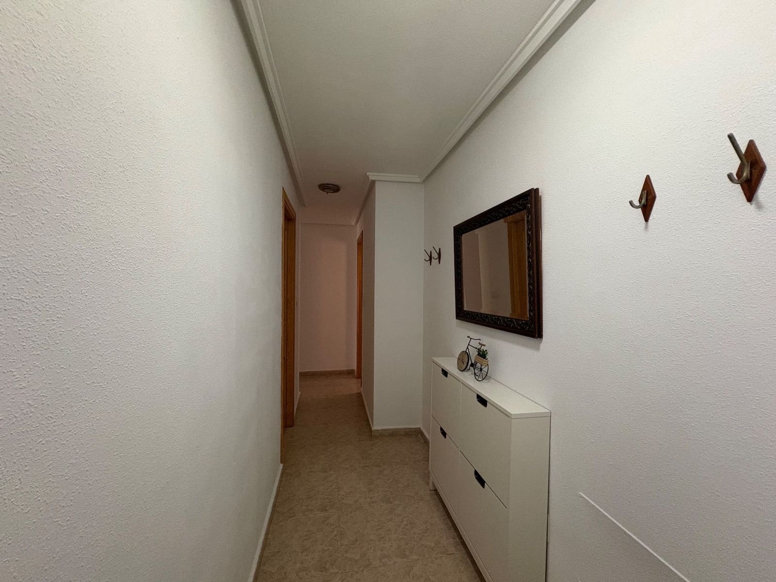 2 quarto Apartamento para arrendar em Torrevieja com piscina - 850 € (Ref: 10057951)