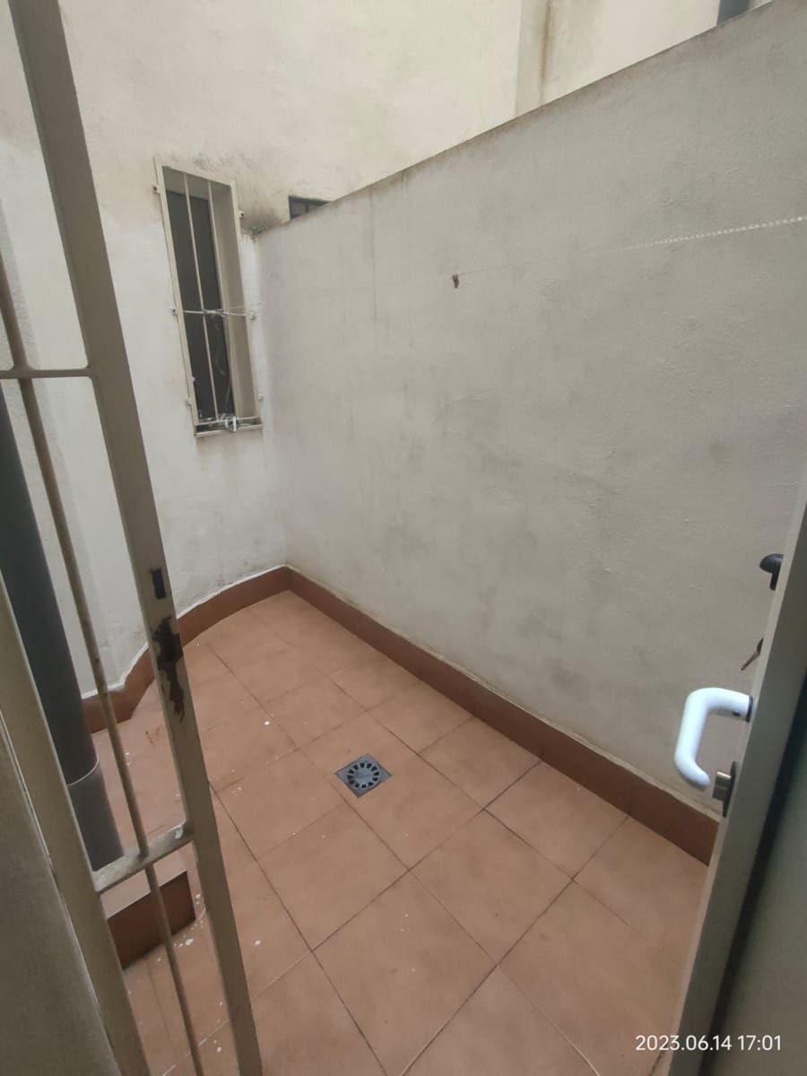 2 slaapkamer Flat te huur in Torrevieja met zwembad - € 850 (Ref: 10074879)