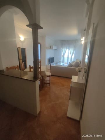2 slaapkamer Flat te huur in Torrevieja met zwembad - € 850 (Ref: 10074879)