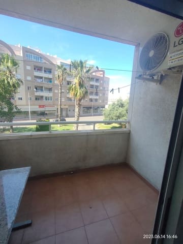 2 slaapkamer Flat te huur in Torrevieja met zwembad - € 850 (Ref: 10074879)