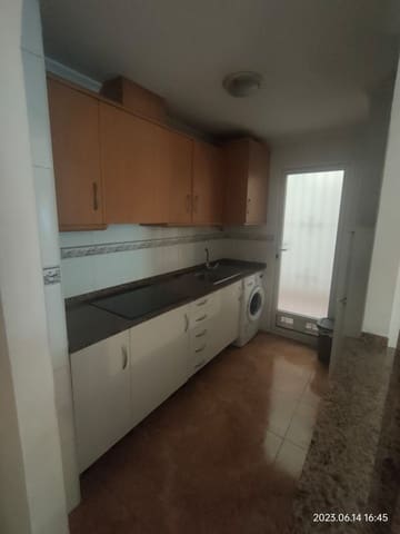 2 slaapkamer Flat te huur in Torrevieja met zwembad - € 850 (Ref: 10074879)