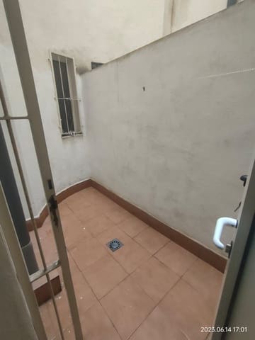 2 slaapkamer Flat te huur in Torrevieja met zwembad - € 850 (Ref: 10074879)