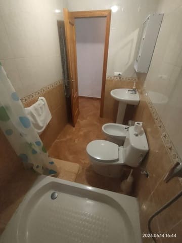 2 slaapkamer Flat te huur in Torrevieja met zwembad - € 850 (Ref: 10074879)