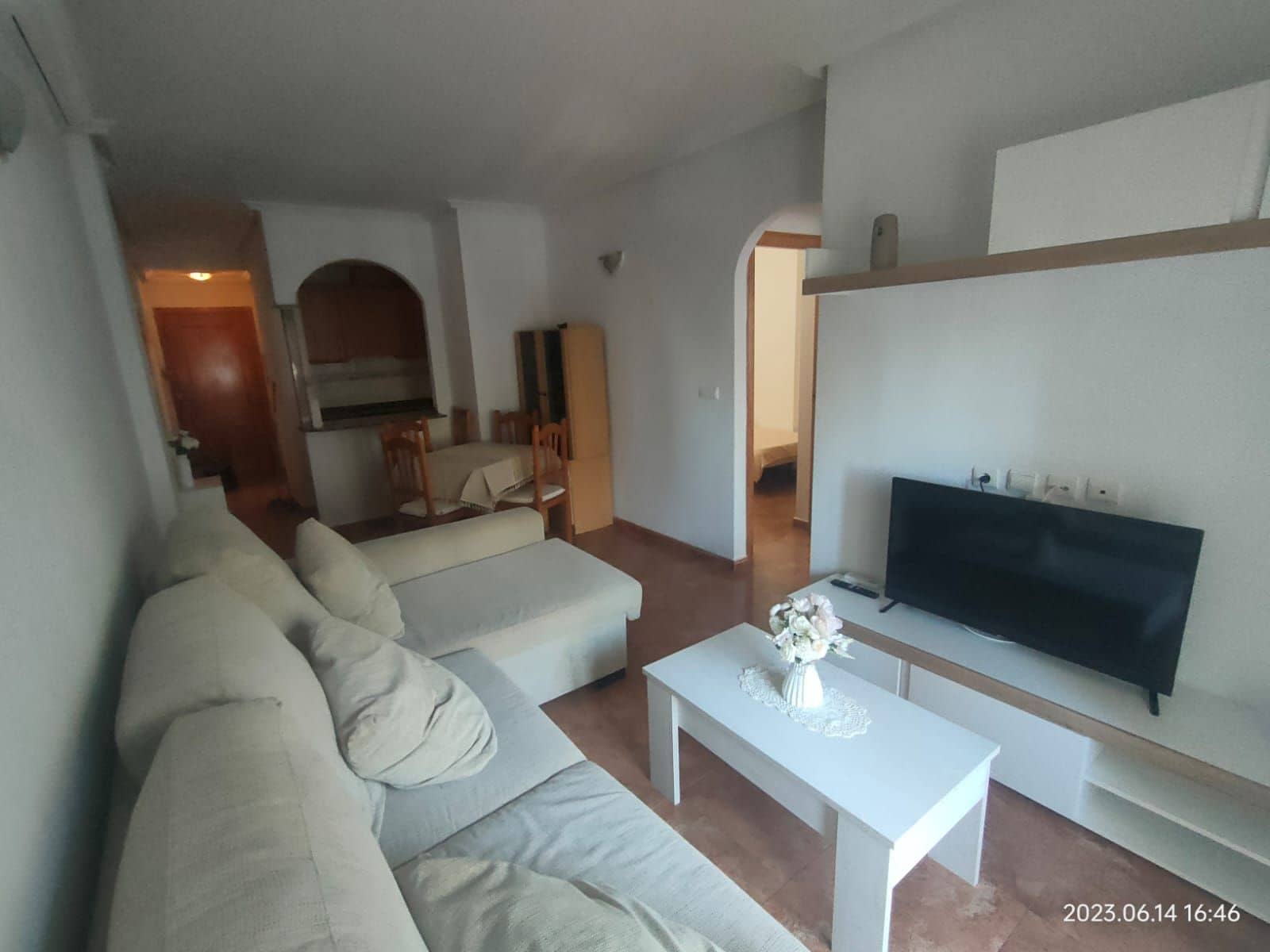 2 slaapkamer Flat te huur in Torrevieja met zwembad - € 850 (Ref: 10074879)