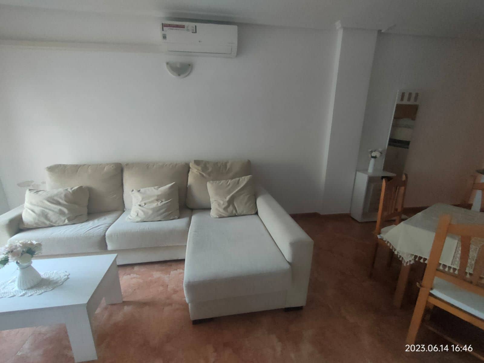 2 slaapkamer Flat te huur in Torrevieja met zwembad - € 850 (Ref: 10074879)