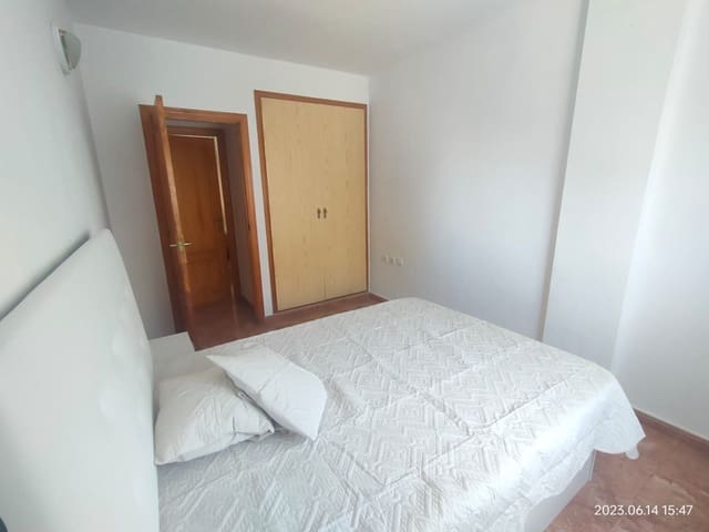 2 slaapkamer Flat te huur in Torrevieja met zwembad - € 850 (Ref: 10074879)