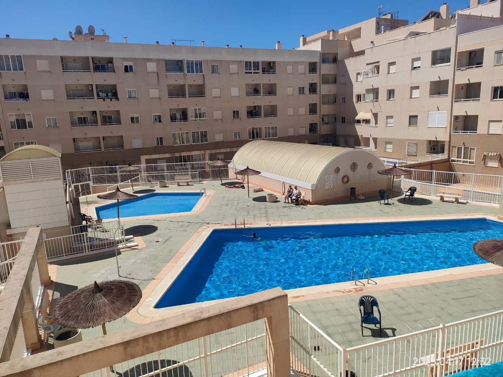 2 slaapkamer Flat te huur in Torrevieja met zwembad - € 850 (Ref: 10074879)