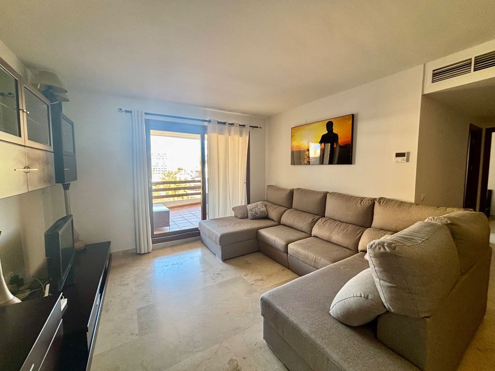 2 quarto Apartamento para arrendar em Punta Prima com piscina garagem - 1 400 € (Ref: 10080366)