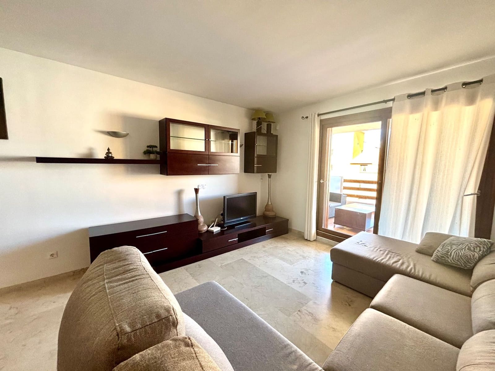 2 quarto Apartamento para arrendar em Punta Prima com piscina garagem - 1 400 € (Ref: 10080366)