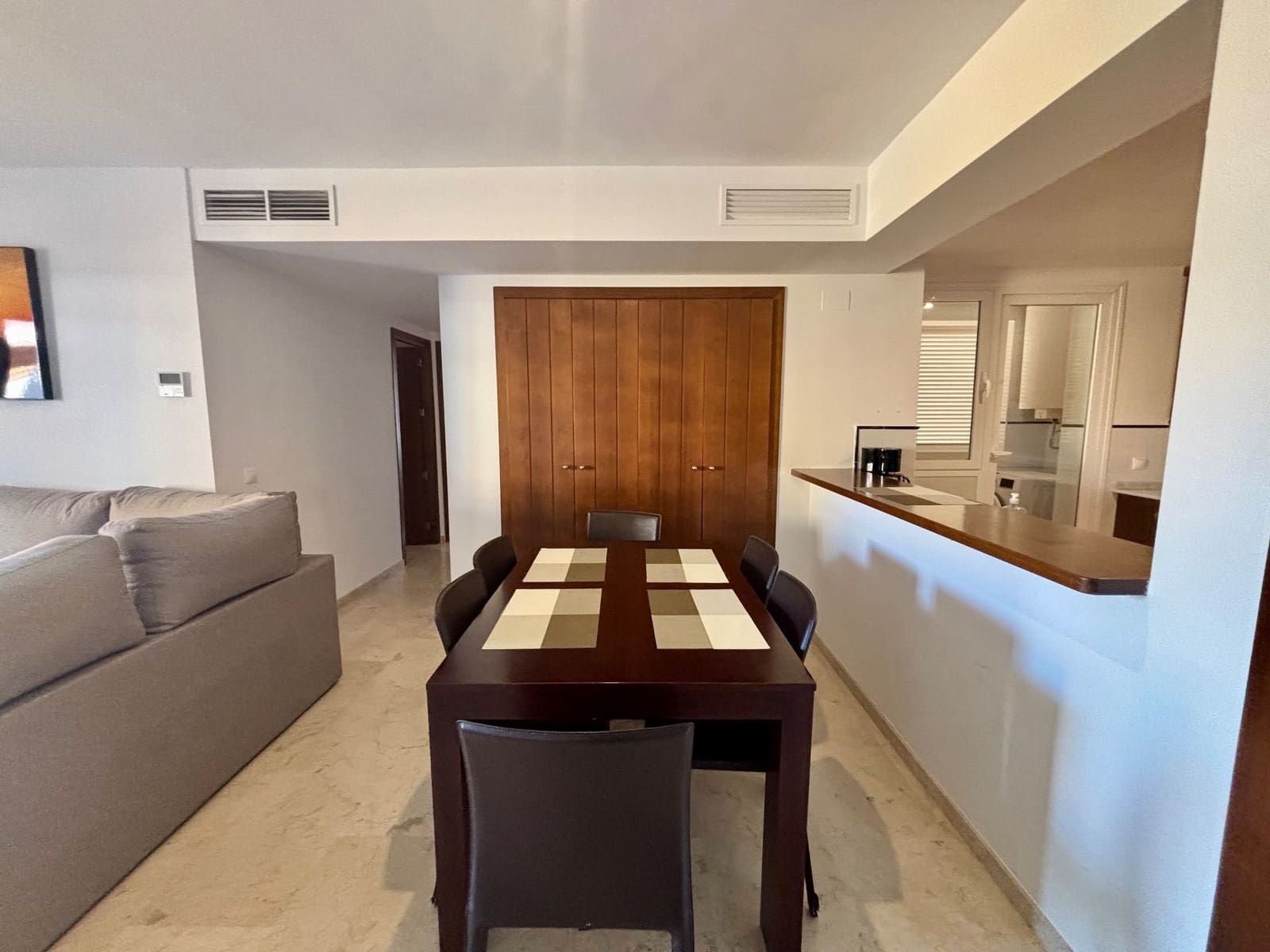 2 quarto Apartamento para arrendar em Punta Prima com piscina garagem - 1 400 € (Ref: 10080366)