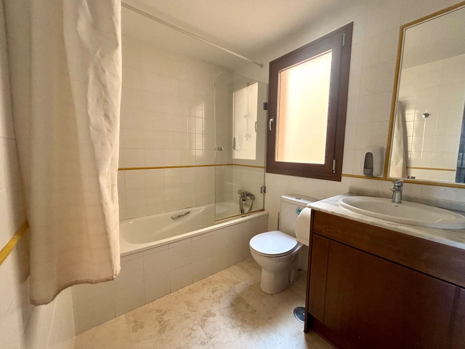 2 quarto Apartamento para arrendar em Punta Prima com piscina garagem - 1 400 € (Ref: 10080366)