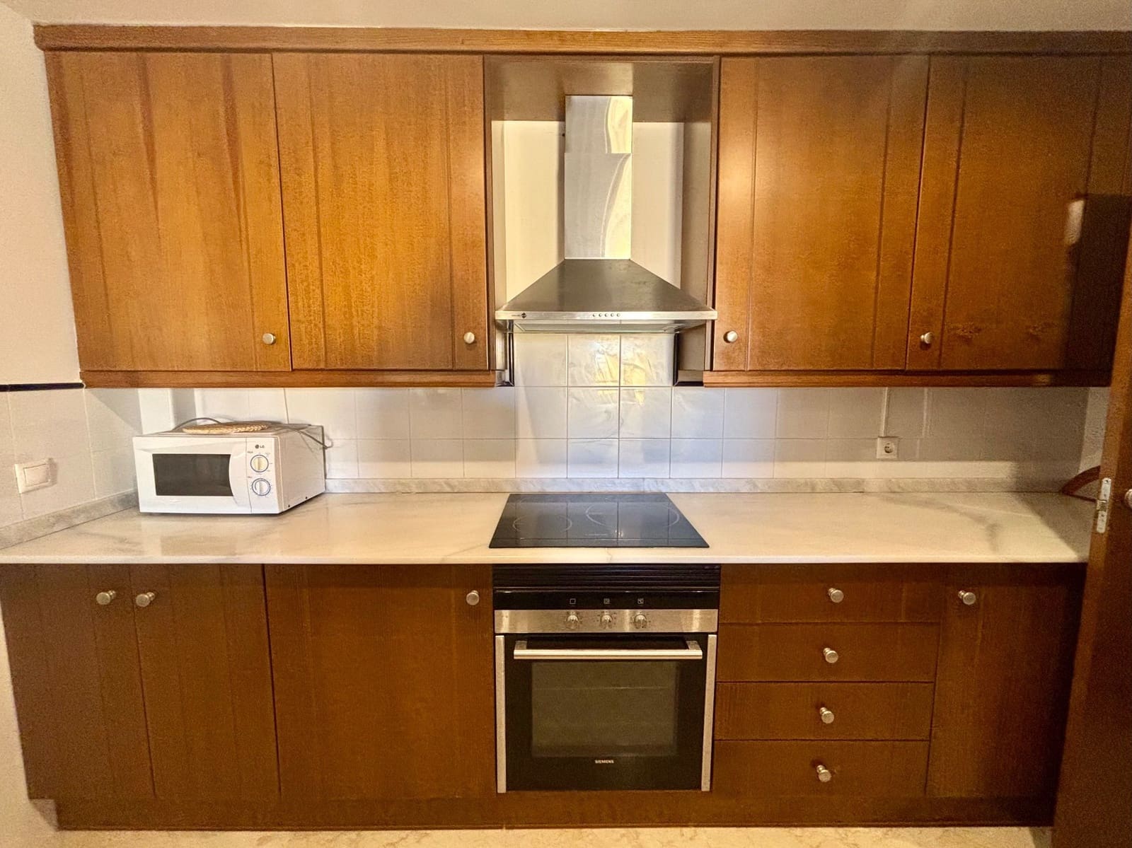 2 quarto Apartamento para arrendar em Punta Prima com piscina garagem - 1 400 € (Ref: 10080366)