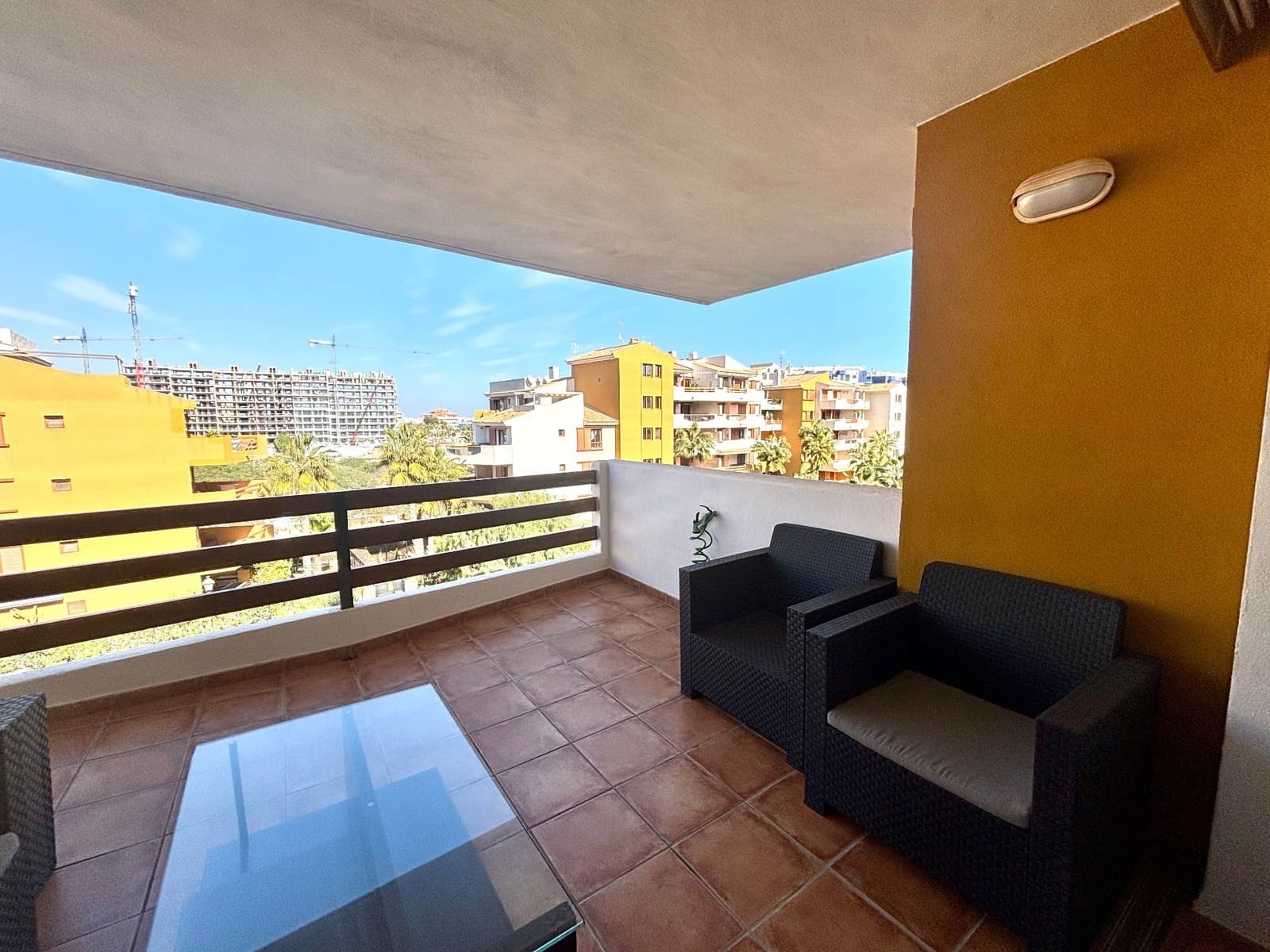 2 quarto Apartamento para arrendar em Punta Prima com piscina garagem - 1 400 € (Ref: 10080366)