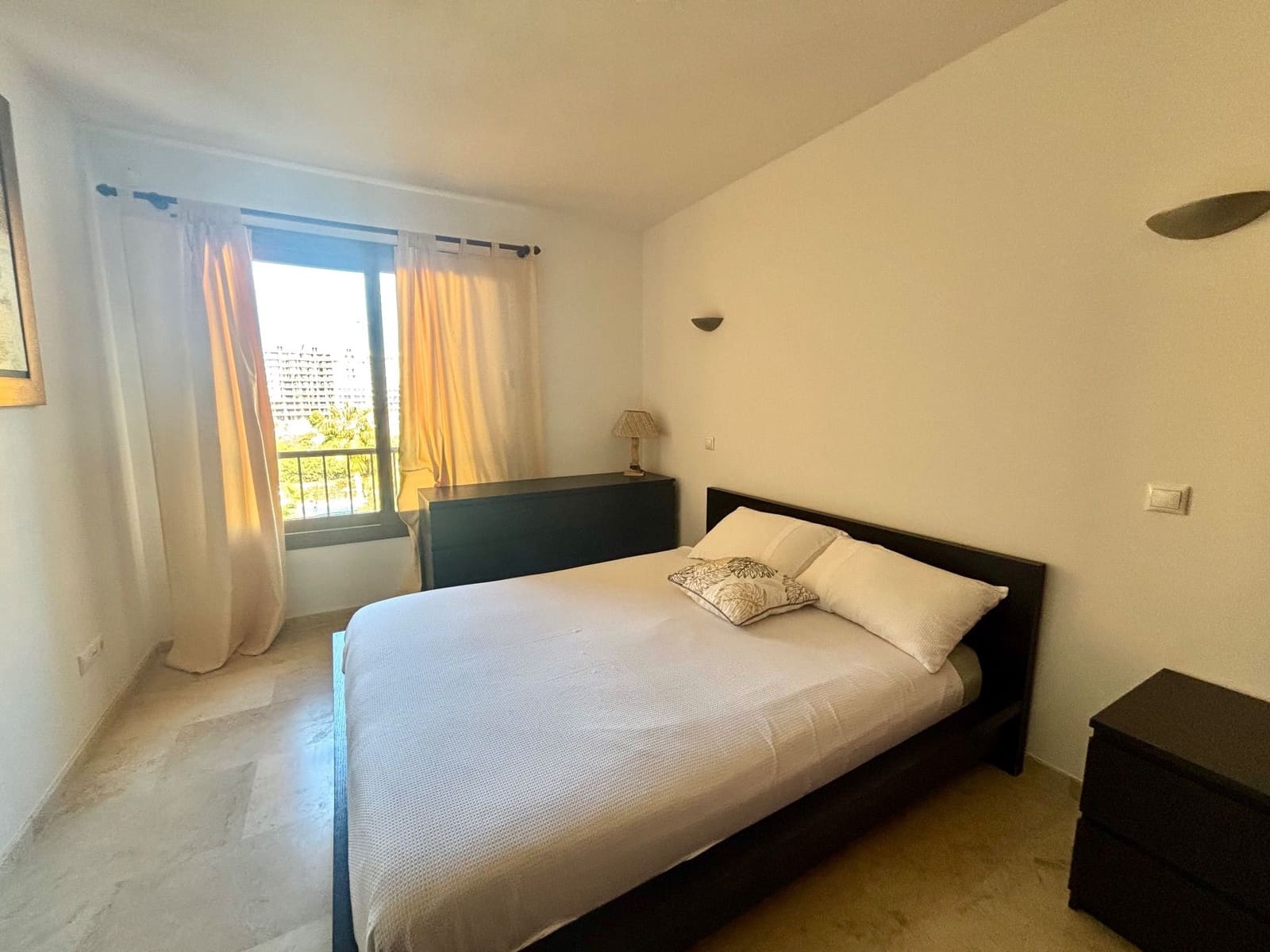 2 quarto Apartamento para arrendar em Punta Prima com piscina garagem - 1 400 € (Ref: 10080366)