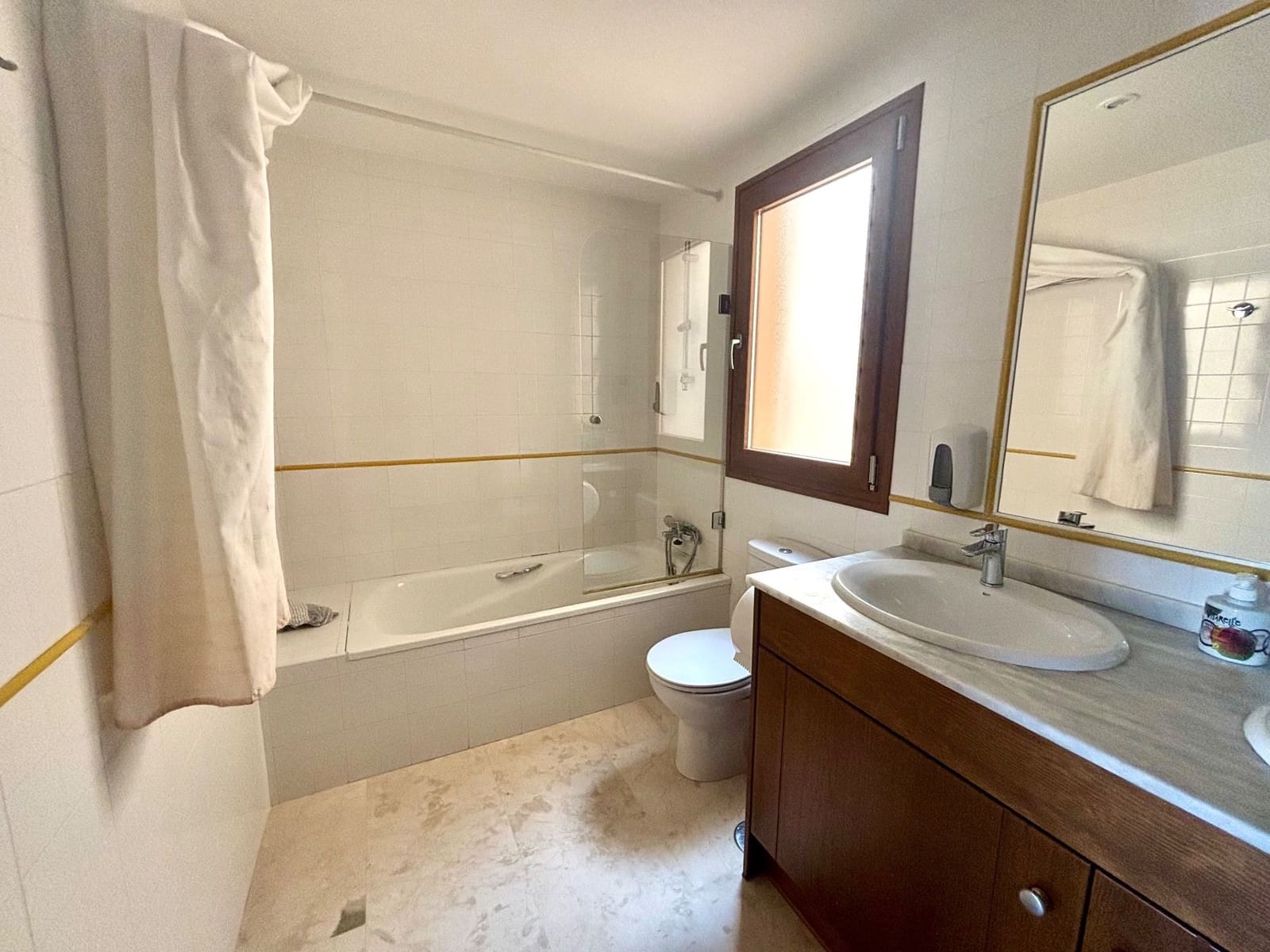 2 quarto Apartamento para arrendar em Punta Prima com piscina garagem - 1 400 € (Ref: 10080366)