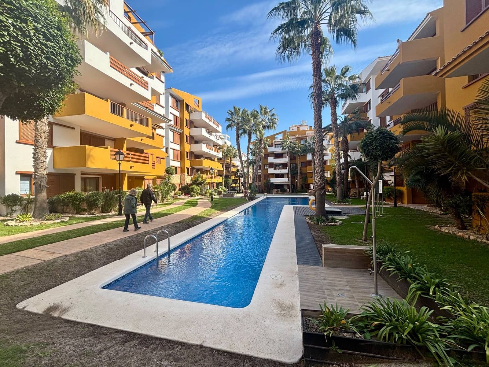 2 quarto Apartamento para arrendar em Punta Prima com piscina garagem - 1 400 € (Ref: 10080366)
