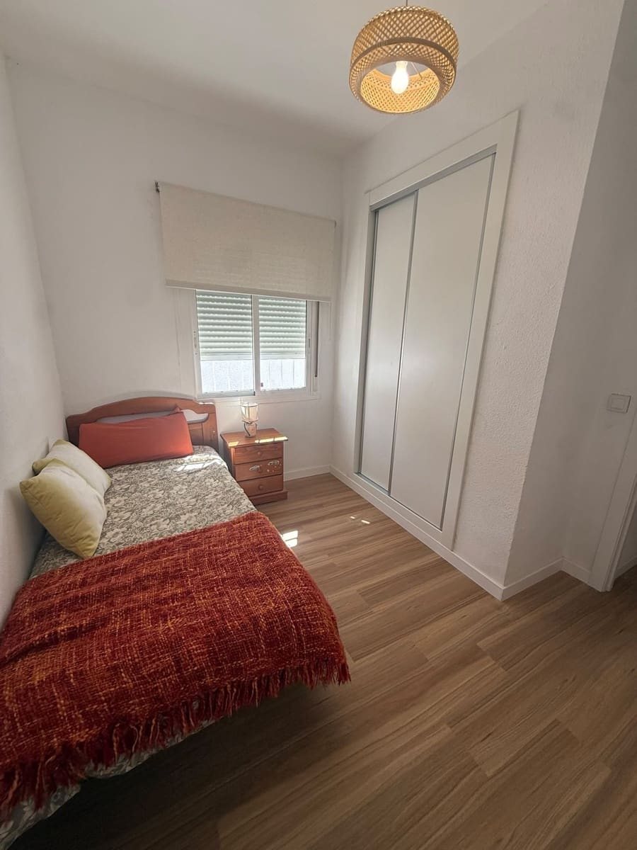 2 sovrum Semi-fristående Villa att hyra i Torrevieja - 1 000 € (Ref: 10108668)