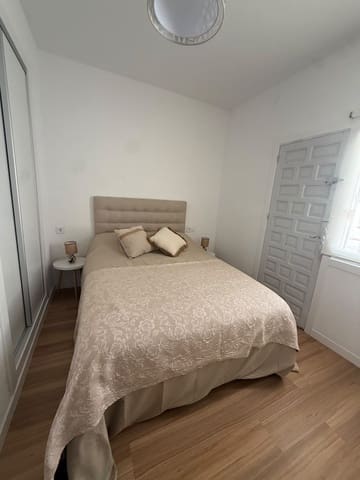 2 bedroom Semi-detached Villa for rent in Torrevieja - € 1,000 (Ref: 10108668)