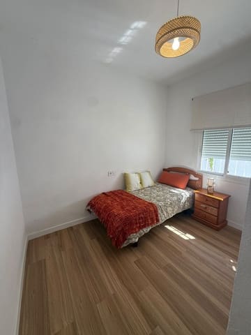 2 bedroom Semi-detached Villa for rent in Torrevieja - € 1,000 (Ref: 10108668)