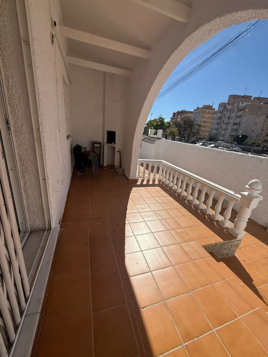2 sovrum Semi-fristående Villa att hyra i Torrevieja - 1 000 € (Ref: 10108668)