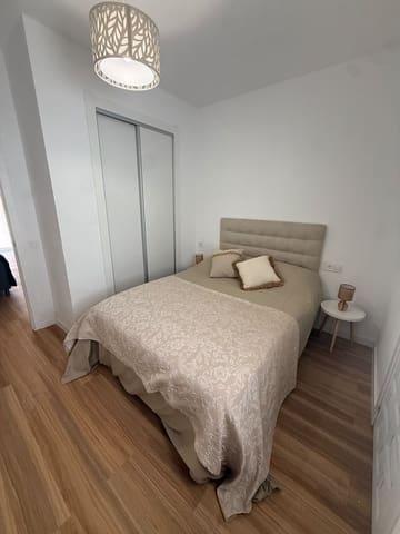 2 bedroom Semi-detached Villa for rent in Torrevieja - € 1,000 (Ref: 10108668)