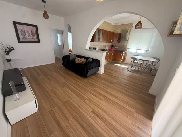 2 bedroom Semi-detached Villa for rent in Torrevieja - € 1,000 (Ref: 10108668)