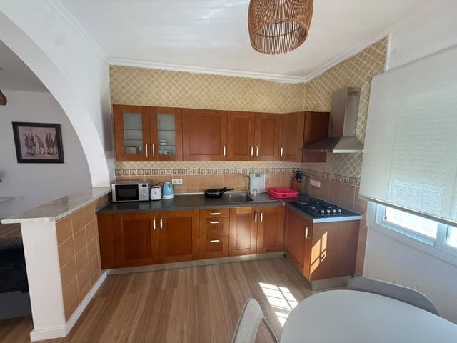 2 bedroom Semi-detached Villa for rent in Torrevieja - € 1,000 (Ref: 10108668)