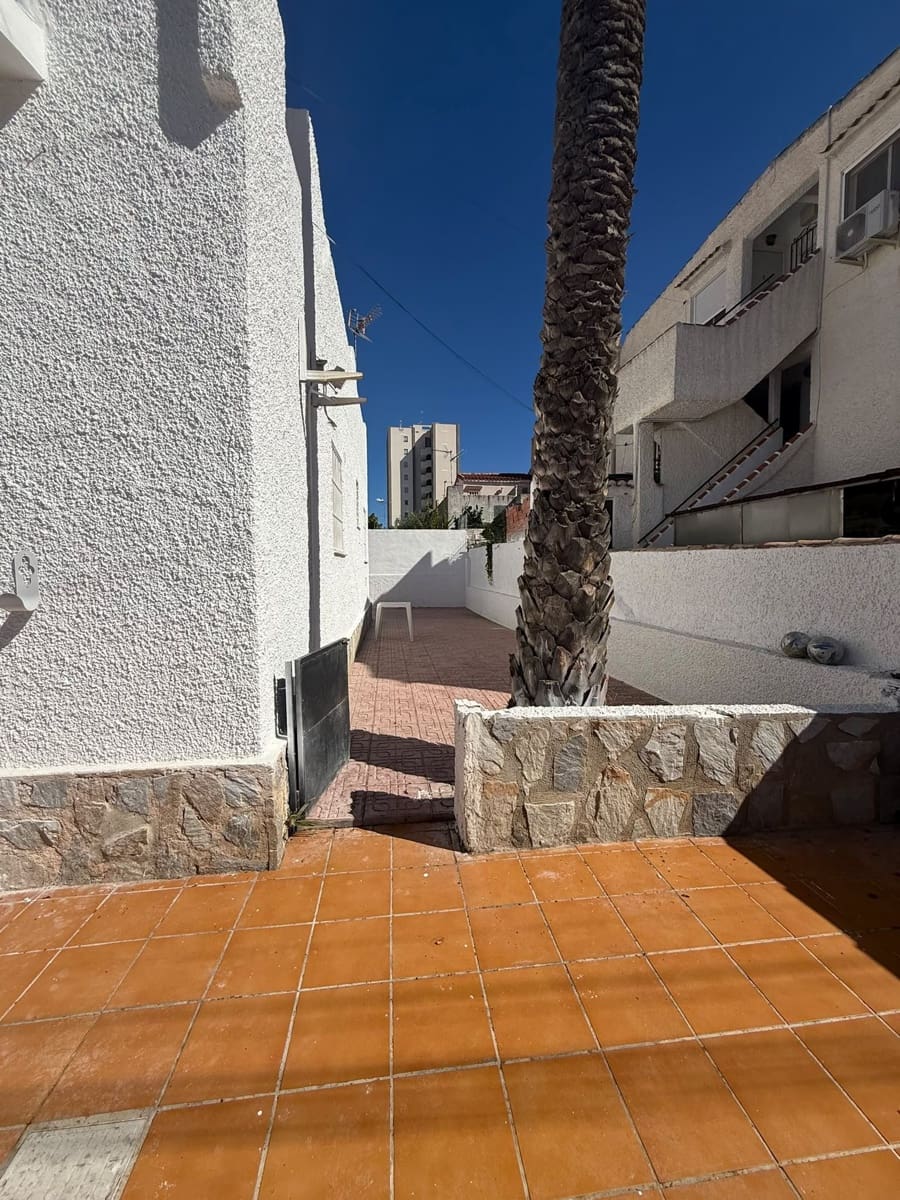 2 sovrum Semi-fristående Villa att hyra i Torrevieja - 1 000 € (Ref: 10108668)
