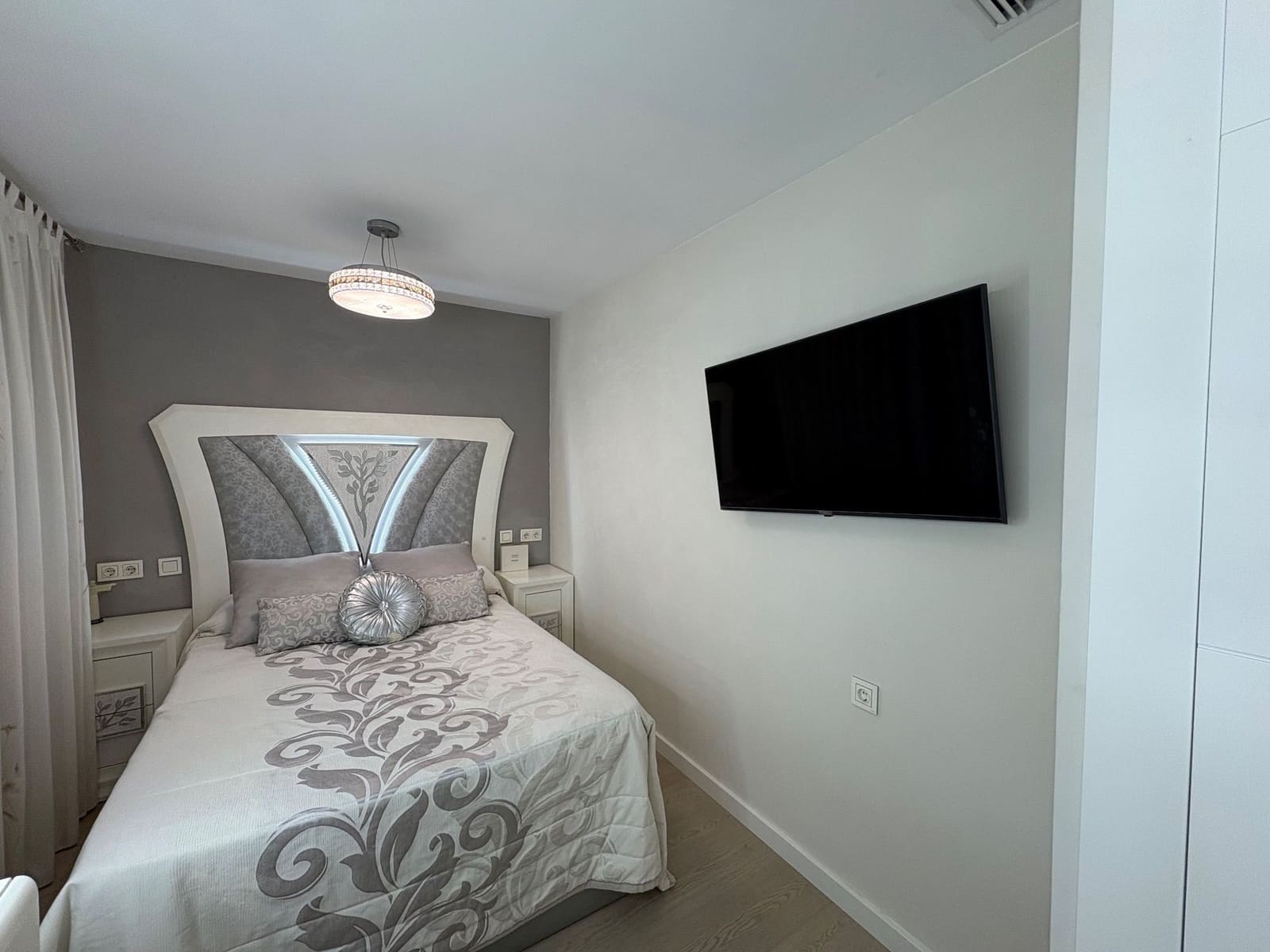 3 bedroom Flat for rent in Torrevieja with garage - € 1,300 (Ref: 10118720)