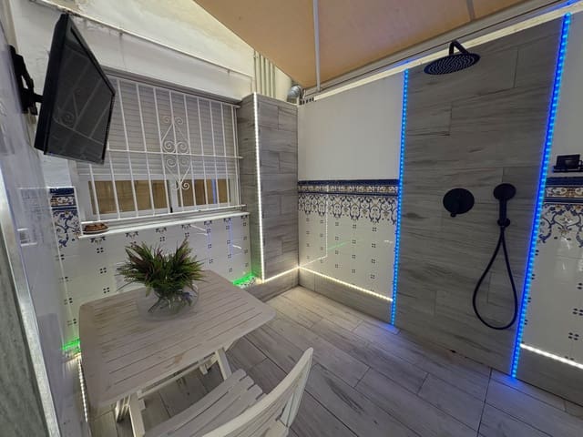 3 Zimmer Wohnung zu vermieten in Torrevieja mit Garage - 1.300 € (Ref: 10118720)
