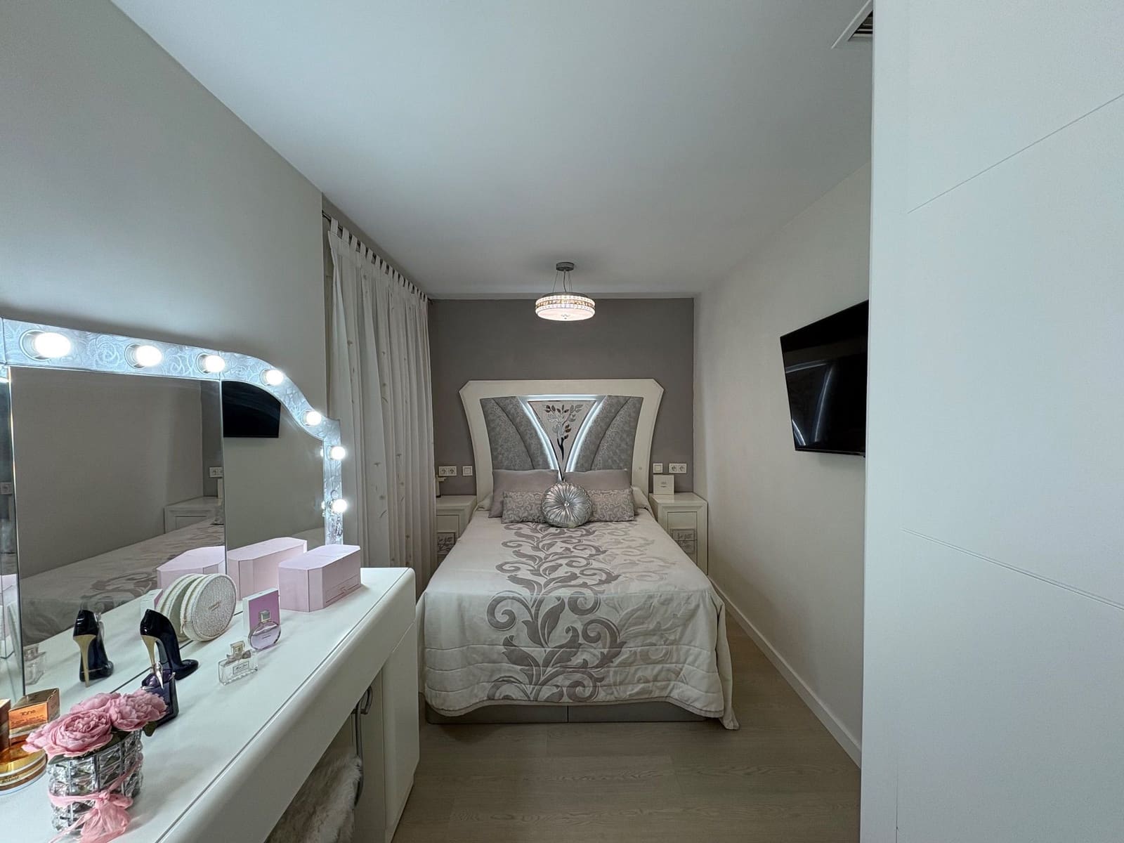 3 bedroom Flat for rent in Torrevieja with garage - € 1,300 (Ref: 10118720)