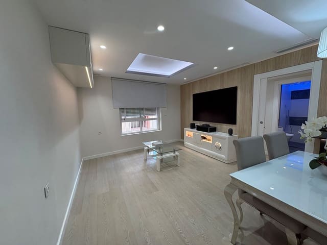 3 Zimmer Wohnung zu vermieten in Torrevieja mit Garage - 1.300 € (Ref: 10118720)