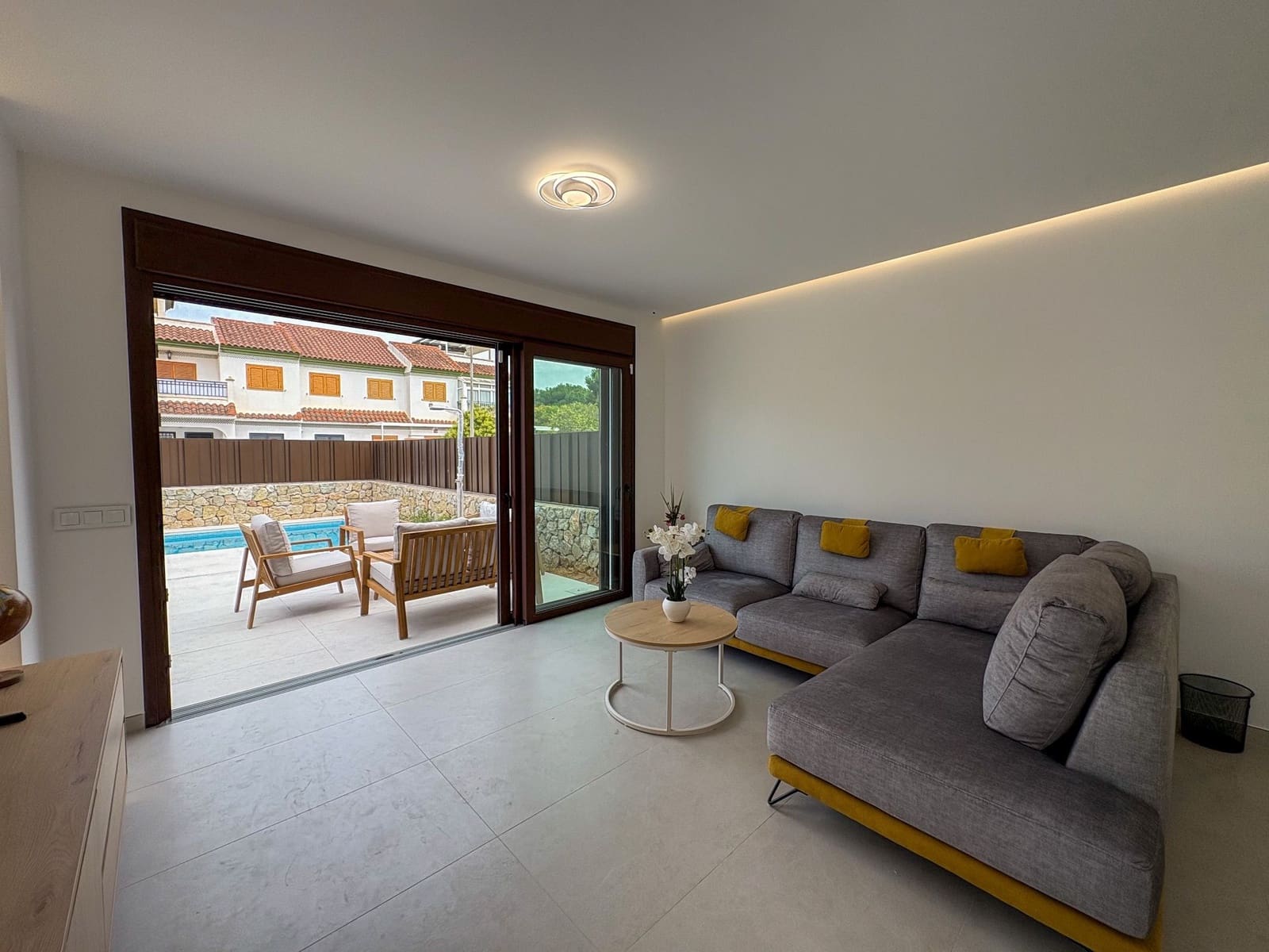 3 sypialnia Willa na sprzedaż w Pilar de la Horadada z basenem garażem - 559 900 € (Ref: 10118721)