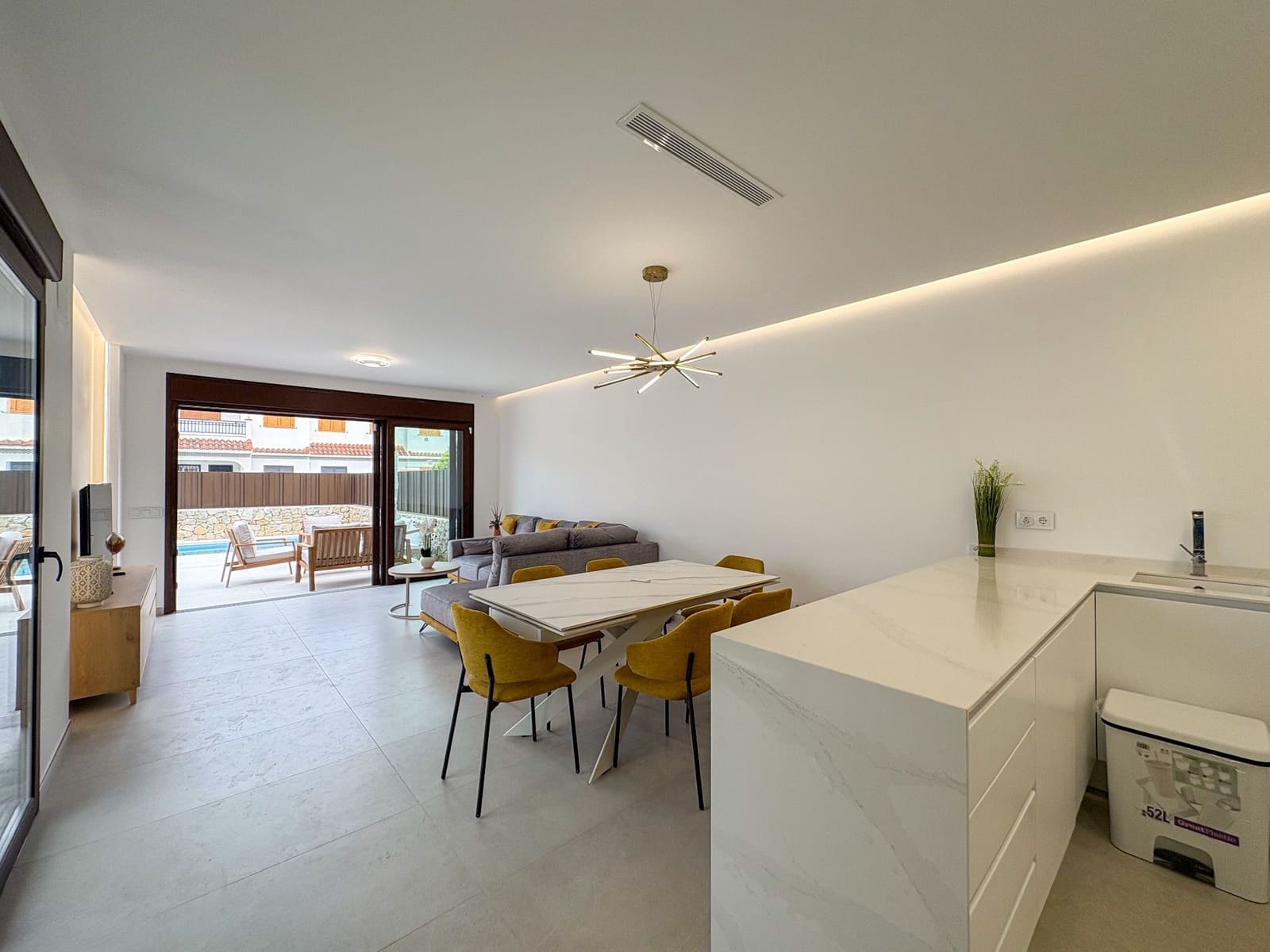 3 sypialnia Willa na sprzedaż w Pilar de la Horadada z basenem garażem - 559 900 € (Ref: 10118721)