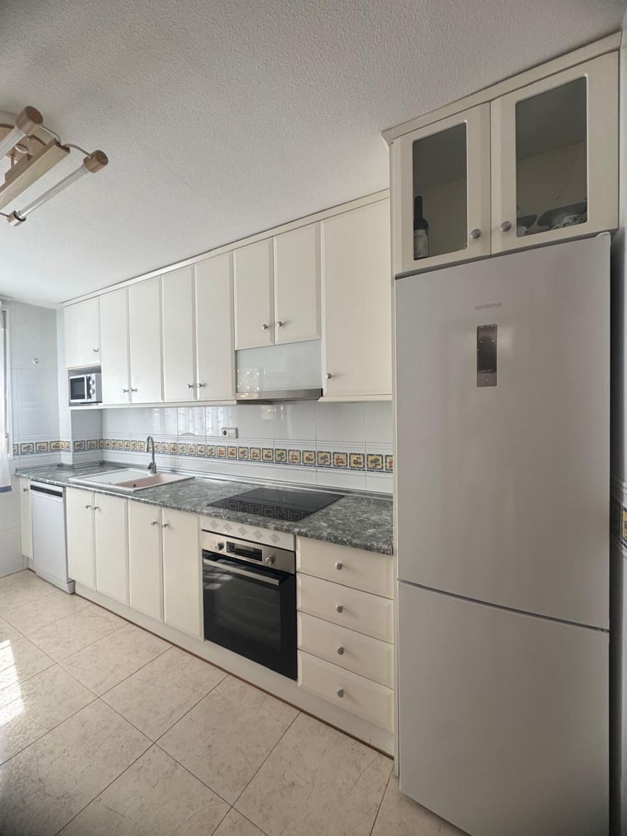 3 bedroom Villa for rent in Pilar de la Horadada with pool garage - € 1,000 (Ref: 10131125)