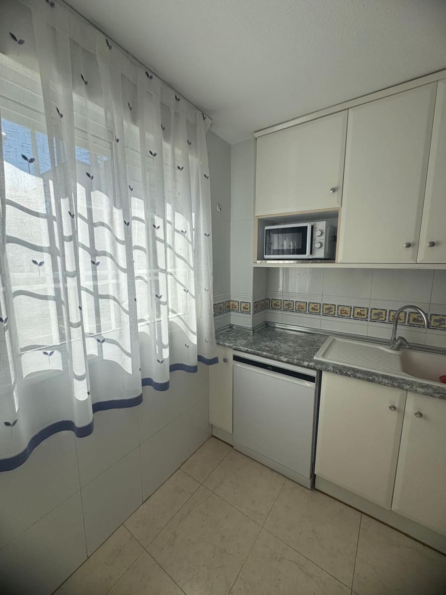 3 bedroom Villa for rent in Pilar de la Horadada with pool garage - € 1,000 (Ref: 10131125)