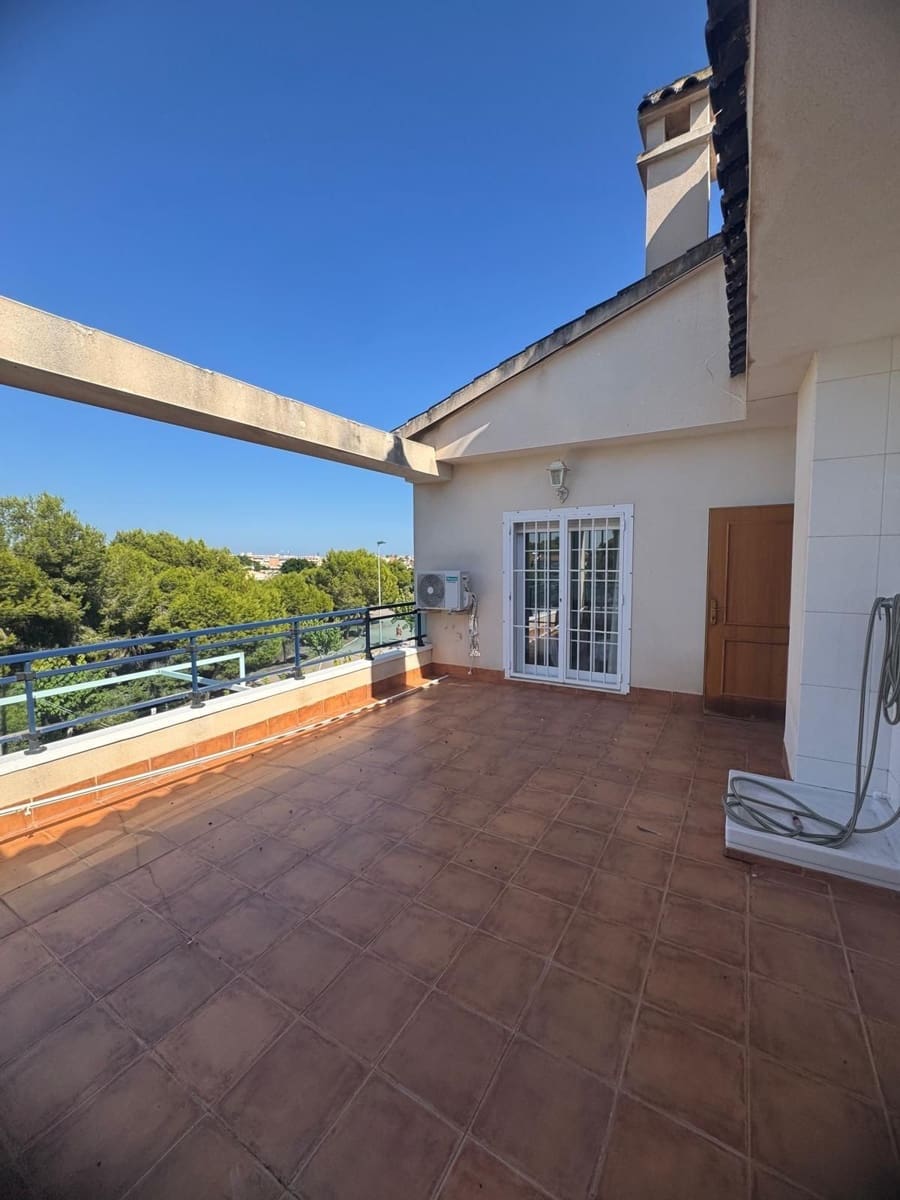 3 bedroom Villa for rent in Pilar de la Horadada with pool garage - € 1,000 (Ref: 10131125)