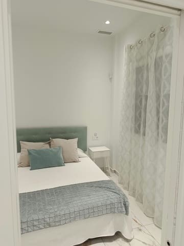 2 bedroom Flat for rent in Torrevieja - € 1,100 (Ref: 10145733)