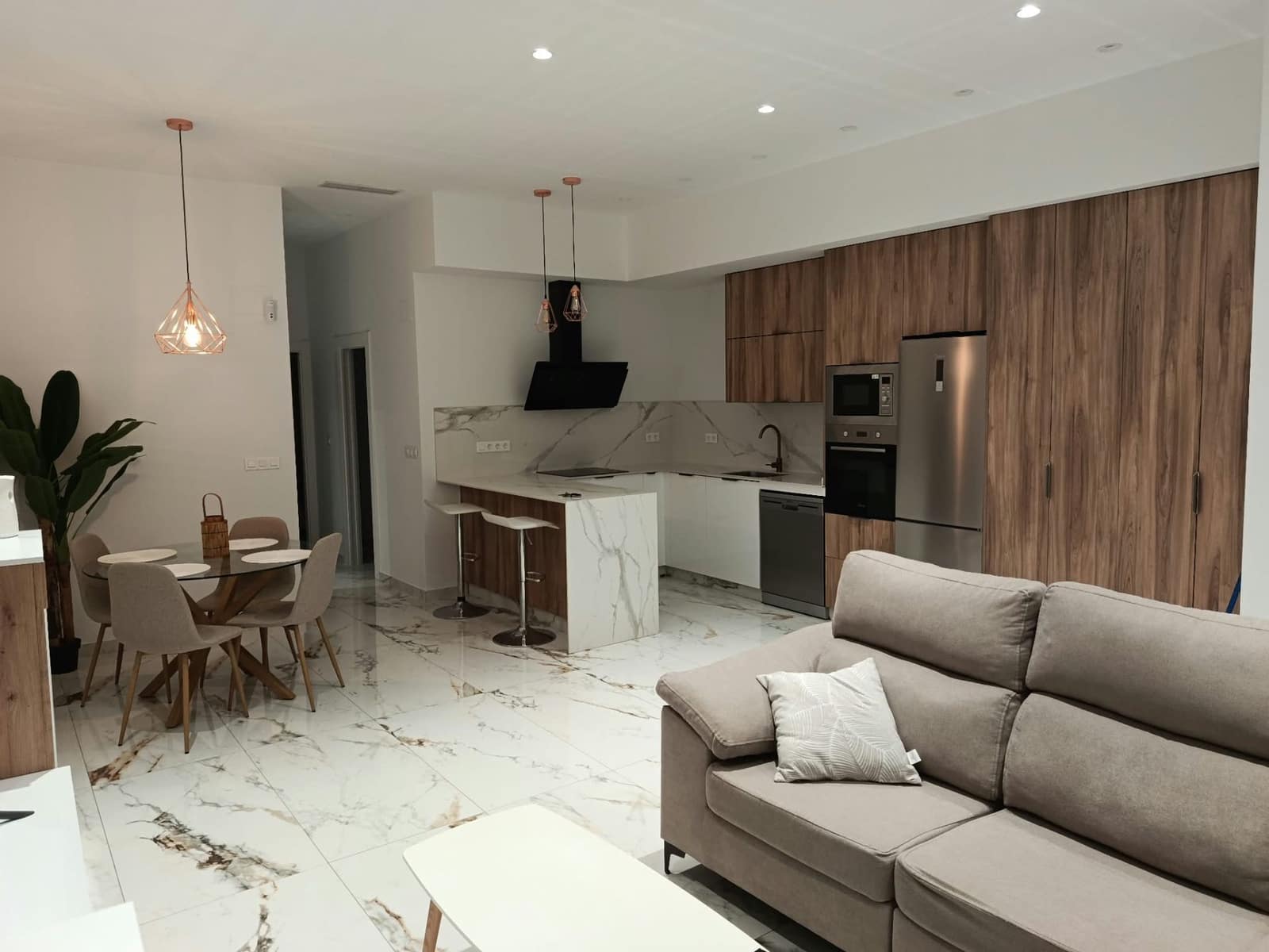 2 bedroom Flat for rent in Torrevieja - € 1,100 (Ref: 10145733)