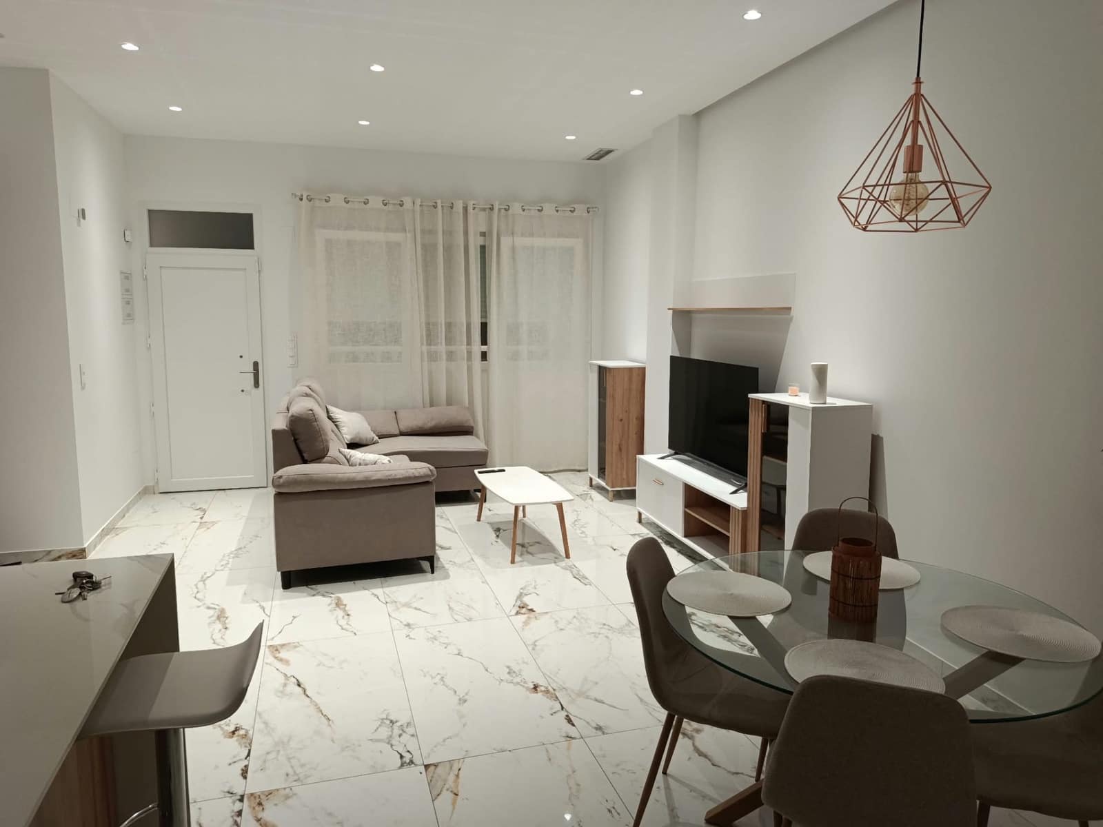 2 bedroom Flat for rent in Torrevieja - € 1,100 (Ref: 10145733)