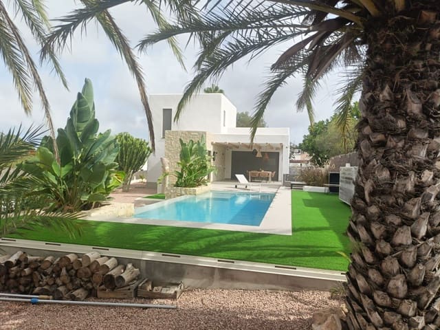 Chalet de 2 habitaciones en San Miguel de Salinas en alquiler con piscina - 2.500 € (Ref: 10154566)