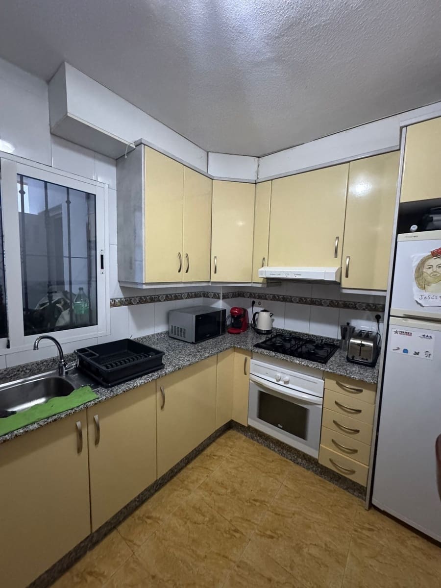 3 bedroom Semi-detached Villa for rent in La Florida with pool garage - € 1,200 (Ref: 10157193)