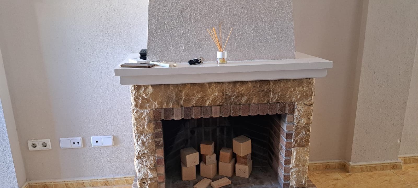 3 bedroom Semi-detached Villa for rent in La Florida with pool garage - € 1,200 (Ref: 10157193)