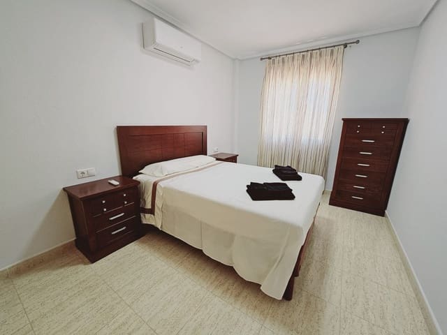 Ático de 2 habitaciones en Daya Nueva en alquiler con piscina - 990 € (Ref: 10164127)