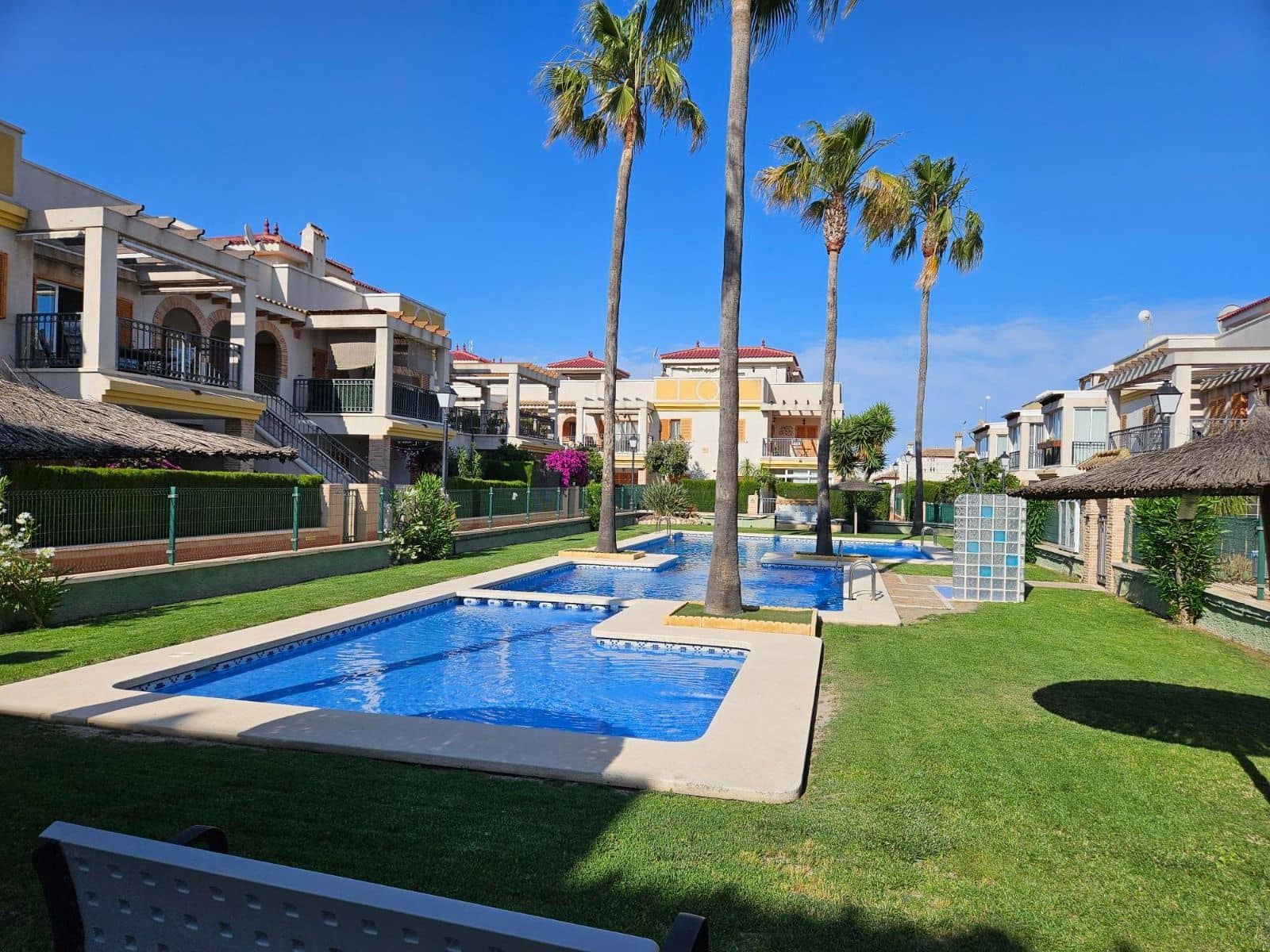 Ático de 2 habitaciones en Daya Nueva en alquiler con piscina - 990 € (Ref: 10164127)