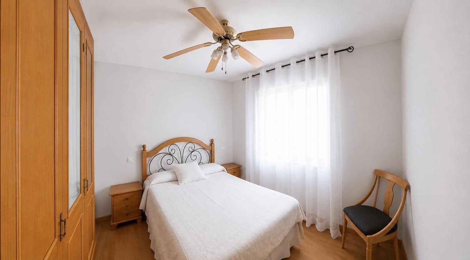 Pareado de 4 habitaciones en Torrevieja en alquiler con piscina garaje - 1.170 € (Ref: 10166069)