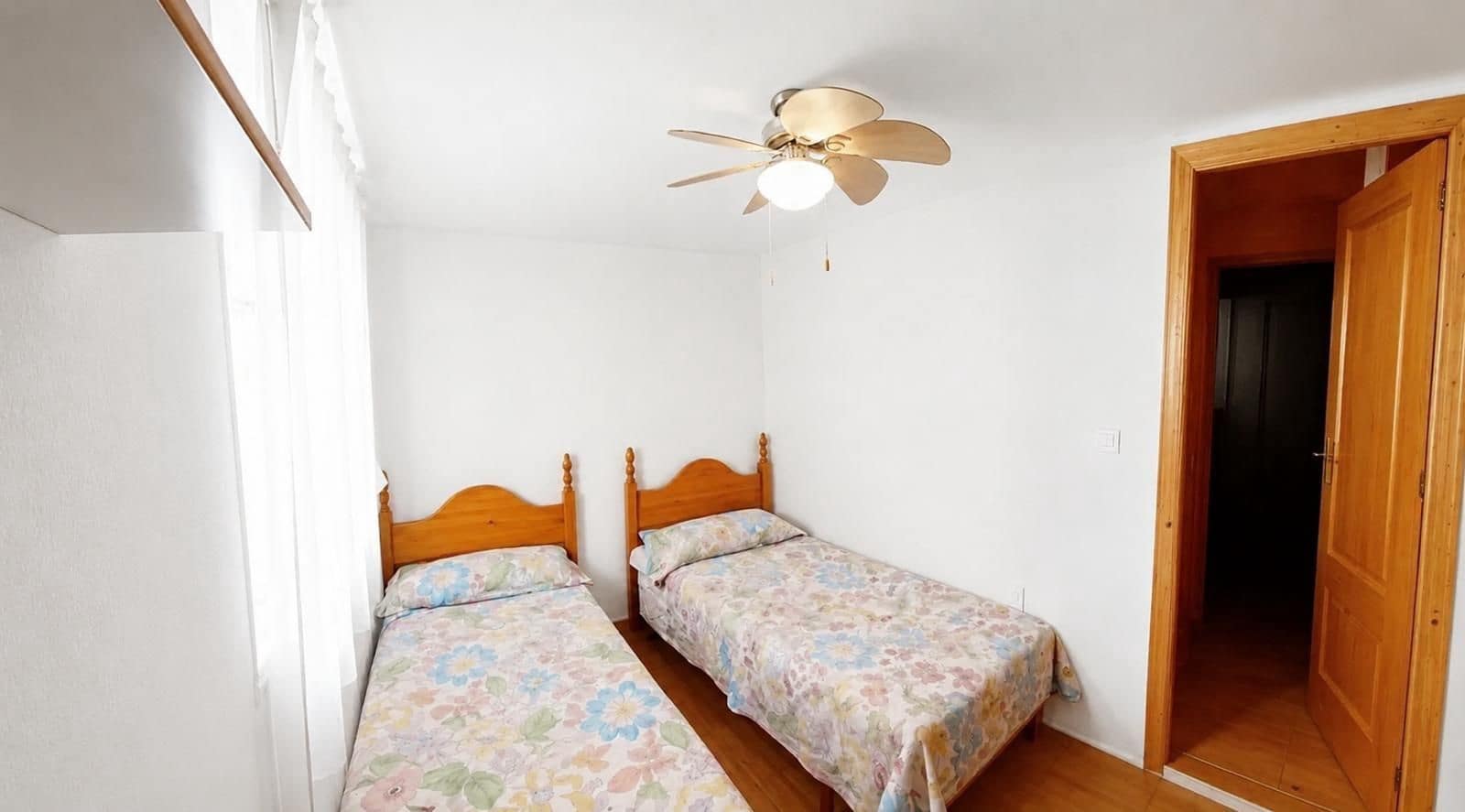 Pareado de 4 habitaciones en Torrevieja en alquiler con piscina garaje - 1.170 € (Ref: 10166069)
