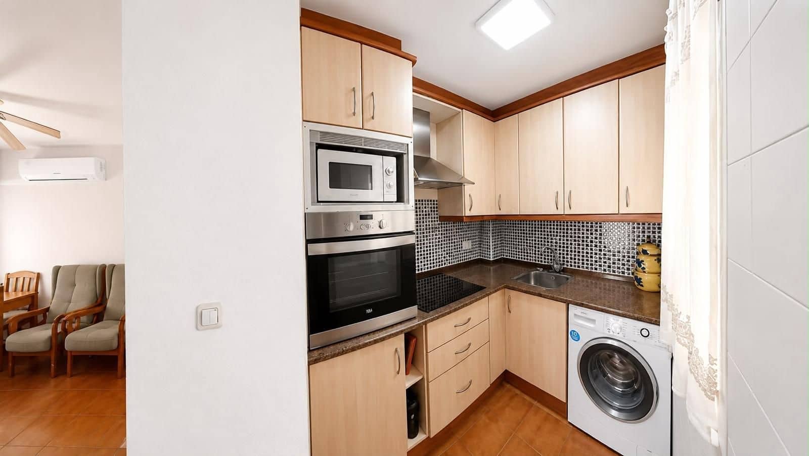 Pareado de 4 habitaciones en Torrevieja en alquiler con piscina garaje - 1.170 € (Ref: 10166069)